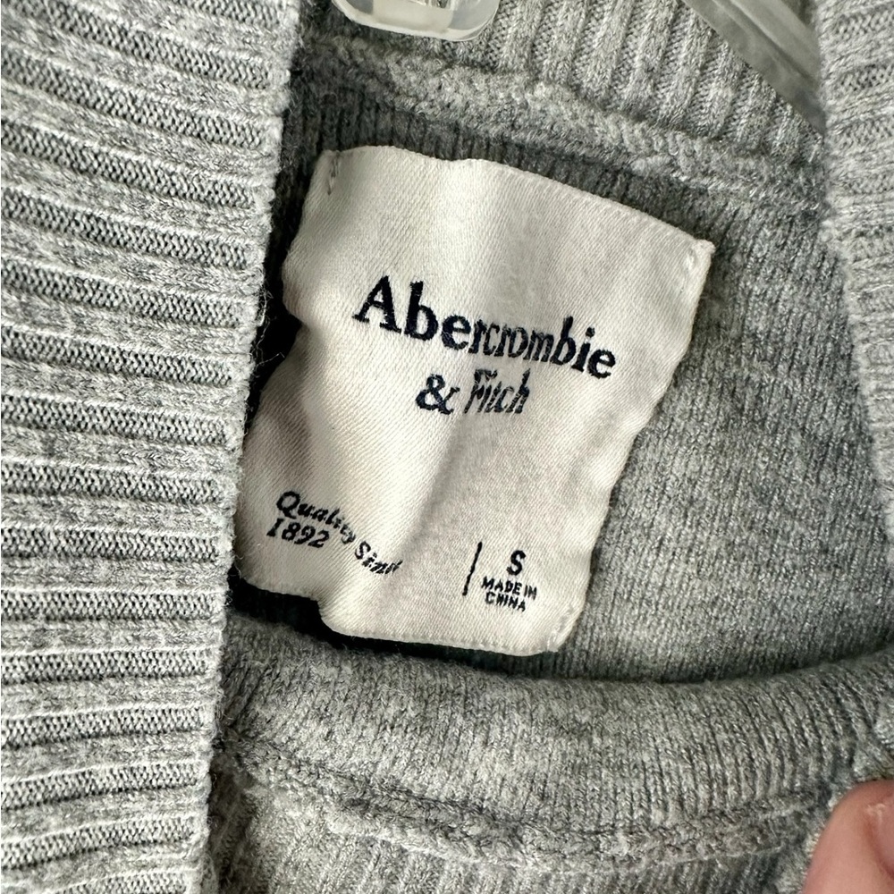 Abercrombie & Fitch Women’s Cropped Mockneck Sweater Gray Size S - Picture 4 of 6
